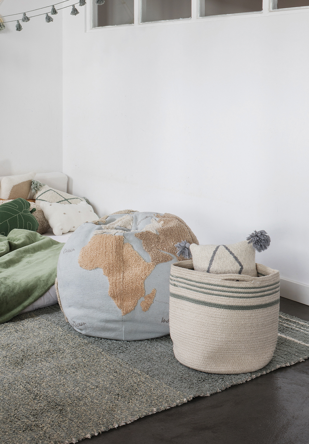 картинка Подушка-пуф Глобус 45*D50