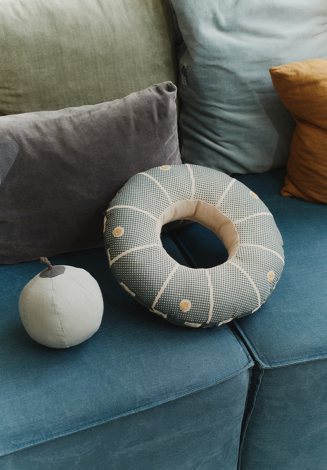 картинка Круглая интерьерная подушка НЛО 35х35